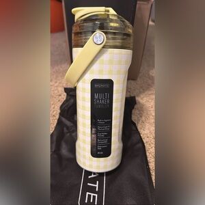 Brümate multishaker in prickly pear gingham